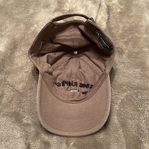 New mens BUCK KNIFE CO. adjustable hat. NWOT - Picture 2 of 3